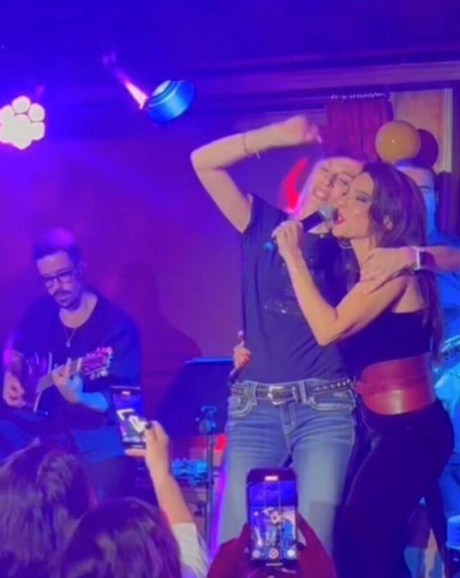 Κέλλυ Κελεκίδου: Συμμάχησε με τις πρωταγωνίστριες της παράστασης Vaginahood