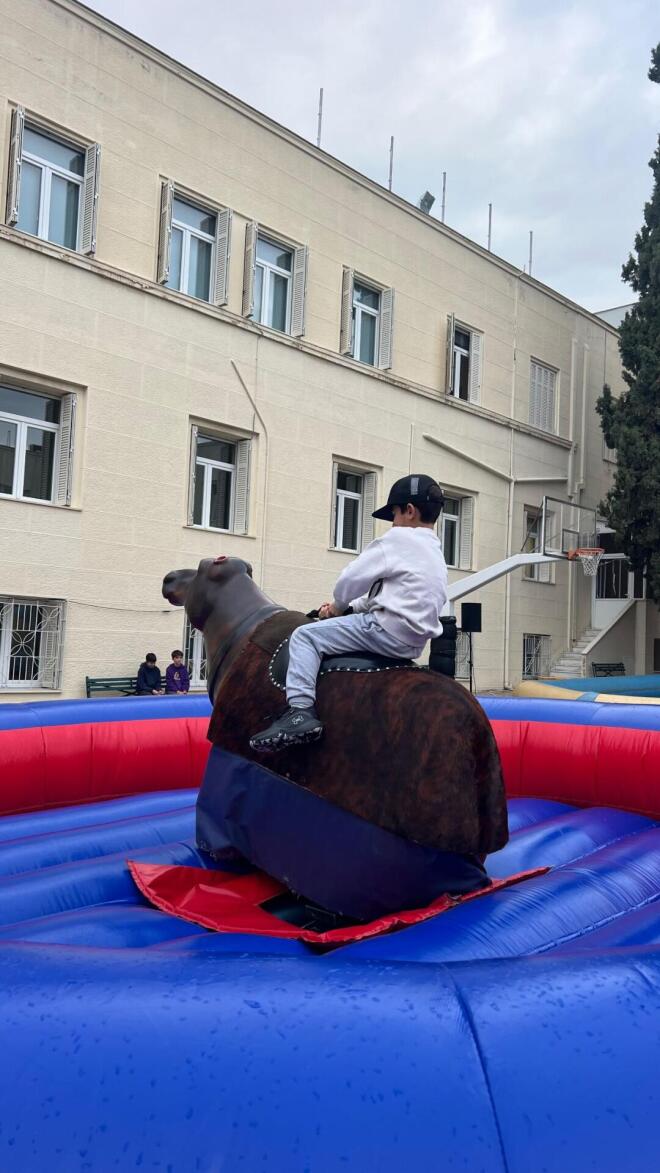 Κατερίνα Παπουτσάκη: Η φωτογραφία από τη σχολική γιορτή του γιου της