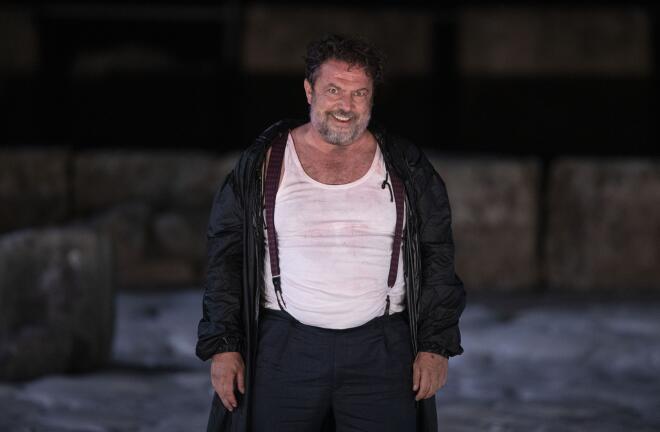 Ο Στάθης Σταμουλακάτος στο θεατρικό σανίδι / NDP Photo Agency - Θωμάς Δασκαλάκης