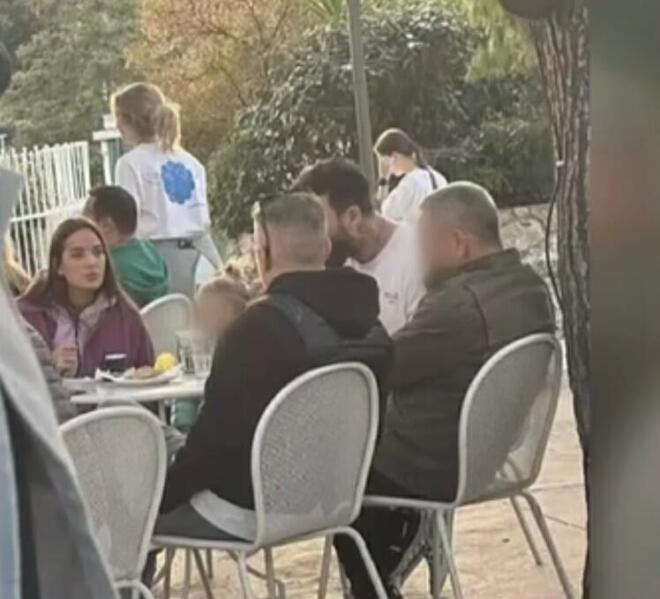 Η εκπομπή Buongiorno εξασφάλισε σχετικά στιγμιότυπα από την έξοδο της τραγουδίστριας με τον Δημήτρη Αλεξάνδρου στην Πεντέλη