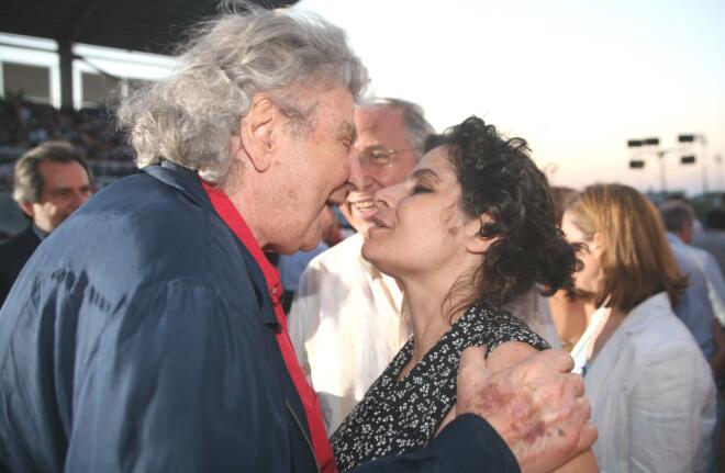 Ο Μίκης Θεοδωράκης με την κόρη του Μαργαρίτα, το 2006/ Eurokinissi Mπόνης Χρήστος