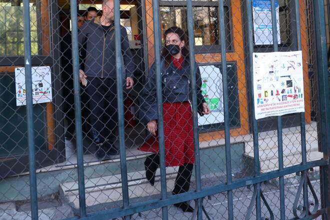 Η στιγμή που η Δήμητρα Ματσούκα αποχωρεί από την Ευελπίδων/ Eurokinissi Κώστας Τζούμας