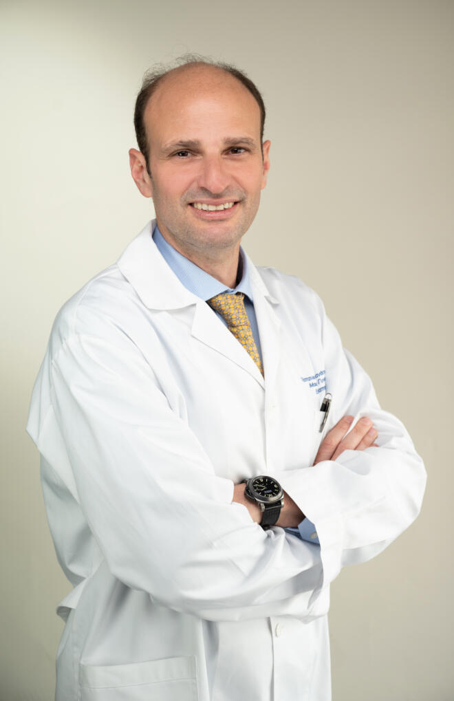 O Μαιευτήρας – Γυναικολόγος και Ειδικός Αναπαραγωγής, Αθανάσιος Γ. Παπανικολάου