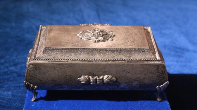 Cash or Trash: «Φουρτούνα» προσφορών κατακλύζει το δωμάτιο των αγοραστών