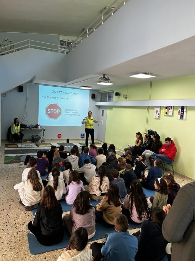 Εκπαιδευτική επίσκεψη της Τροχαίας Αγίας Παρασκευής στο 1ο Δημοτικό Γέρακα