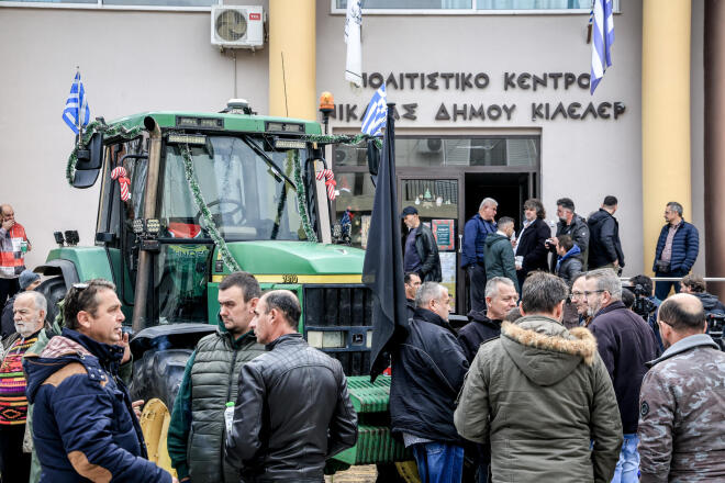 Οι αγρότες αποφάσισαν να παραμείνουν στα μπλόκα - Δεν πάνε στο Μαξίμου