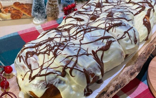 Ο Γιώργος Ρήγας έφτιαξε τσουρέκι με την πιο νόστιμη γέμιση