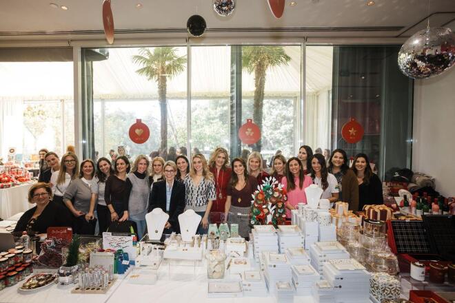 Χριστιάννα Β. Βαρδινογιάννη και Μαριάννα ΛαιμοΟργανωτική Επιτροπή του bazaar, μέλη του ΔΣ, εθελόντριες και στελέχη του Σωματείου