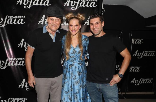 Ο Αλμπέρτο Εσκενάζυ αγκαλιά με τα παιδιά του, Σάρα και Λέων