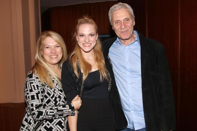 Ο Αλμπέρτο Εσκενάζυ με την κόρη του Σάρα και τη σύζυγό του, Μαίρη