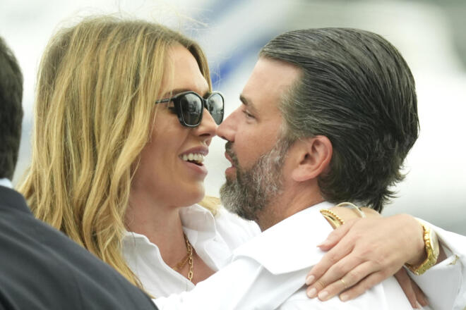 Ντόναλντ Τραμπ Τζούνιορ Και Μπετίνα Άντερσον Αρραβωνιάστηκαν