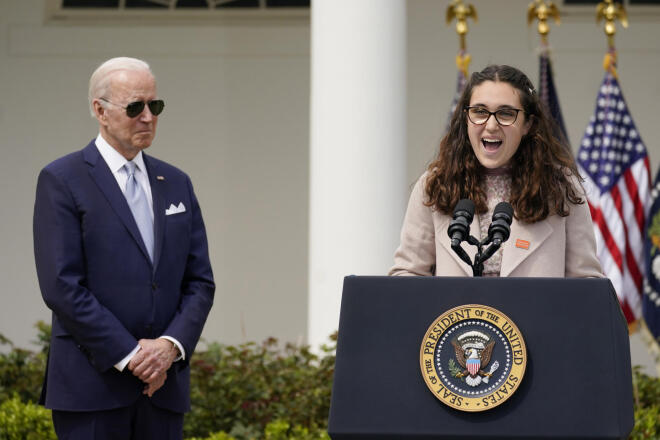 φοιτήτρια στο Brown που γλύτωσε δύο φορές από μαζικούς πυροβολισμούς