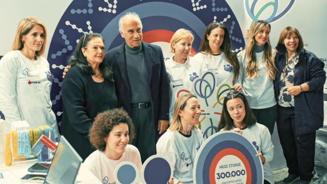 Ινώ Κωνσταντοπούλου, ΓΓ του Συλλόγου «ΟΡΑΜΑ ΕΛΠΙΔΑΣ», Στέλιος Γραφάκος, Επιστημονικός Υπεύθυνος/Διευθυντής της Τράπεζας Εθελοντών Δοτών Μυελού των Οστών του Συλλόγου και Αμαλία Κυπαρίσση, Διευθύντρια Επικοινωνίας και Δημοσίων Σχέσεων του Ομίλου Motor Oil