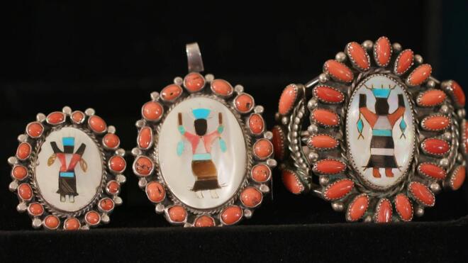 Η μοναδική καθηγήτρια φωνητικής, Τζούλι Μασσίνο, έρχεται στο Cash or Trash!