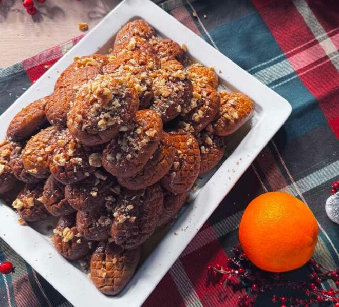 Mελομακάρονα με μέλι και ξύσμα πορτοκαλιού