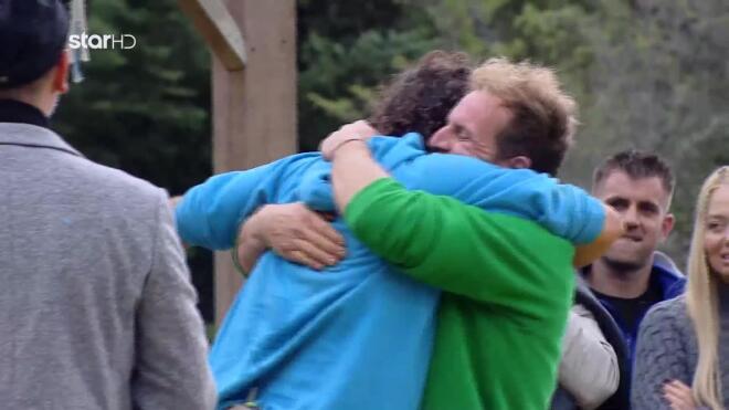 Η αγκαλιά των δυο φιναλίστ της Φάρμας