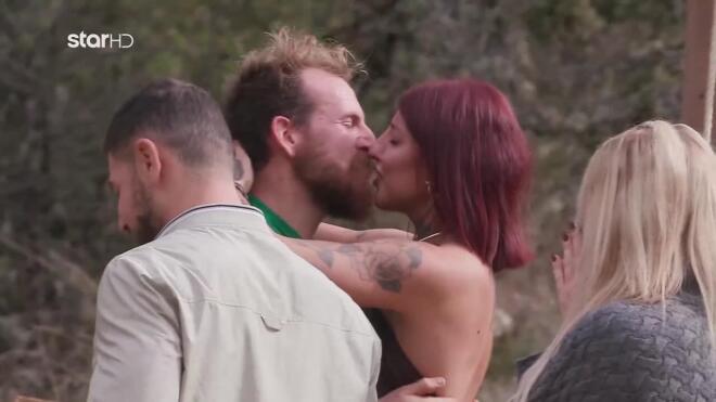 Το φιλί του Δημήτρη στη Στέλλα μετά τον τελικό της Φάρμας