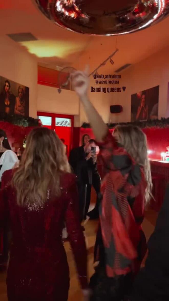 Κλέλια Ανδριολάτου - Βάσια Κωσταρά: Ο ξέφρενος χορός των δύο φίλων