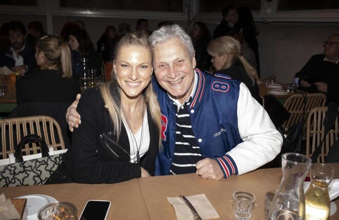 Η μεγάλη αδυναμία στην κόρη του, Σάρα Εσκενάζυ