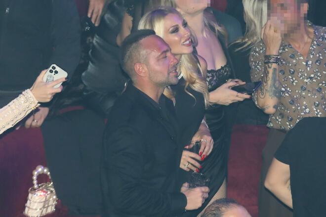 Κωνσταντίνα Σπυροπούλου: Με εντυπωσιακό Chanel φόρεμα στα μπουζούκια