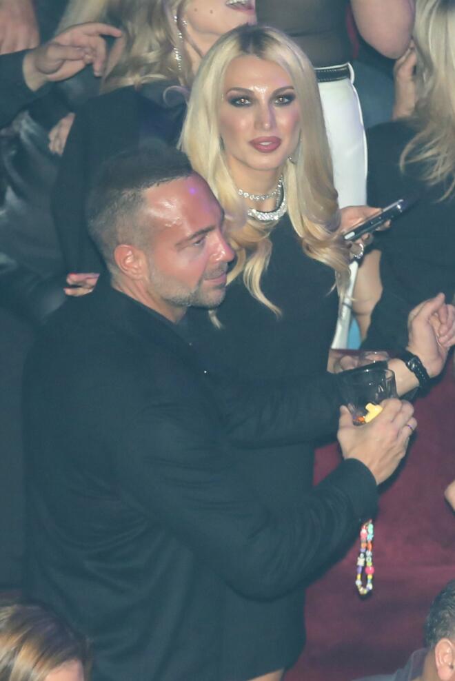 Κωνσταντίνα Σπυροπούλου: Με εντυπωσιακό Chanel φόρεμα στα μπουζούκια