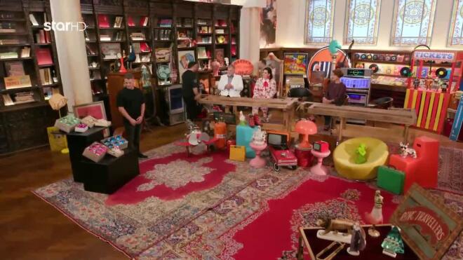 Υποσχέθηκε χριστουγεννιάτικο δώρο στον αγοραστή με την καλύτερη προσφορά!