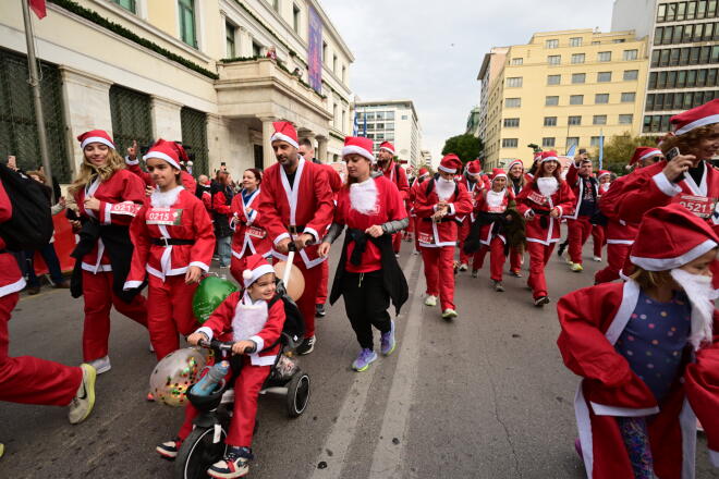 Athens Santa Run 2025: Ποιοι δρόμοι κλείνουν στο κέντρο της Αθήνας