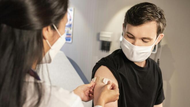 Ο Παγκόσμιος Οργανισμός Υγείας τονίζει ότι ο ετήσιος αντιγριπικός εμβολιασμός παραμένει το σημαντικότερο μέτρο πρόληψης κατά της εποχικής γρίπης