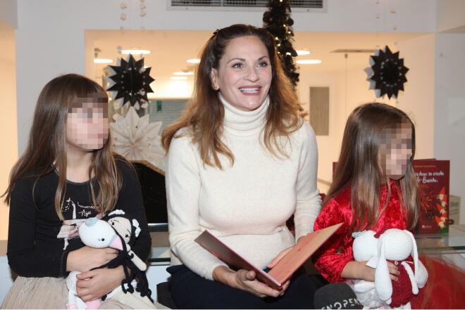 Η Θεοφανία Παπαθωμά με τις κόρες της, το 2022/ NDP ΠΑΝΑΓΙΩΤΗΣ ΚΟΥΦΑΛΕΞΗΣ