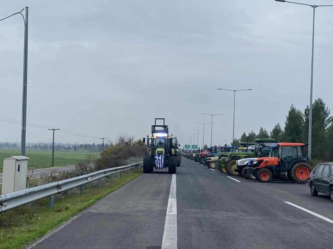 Οι αγρότες έκλεισαν τα Τέμπη 