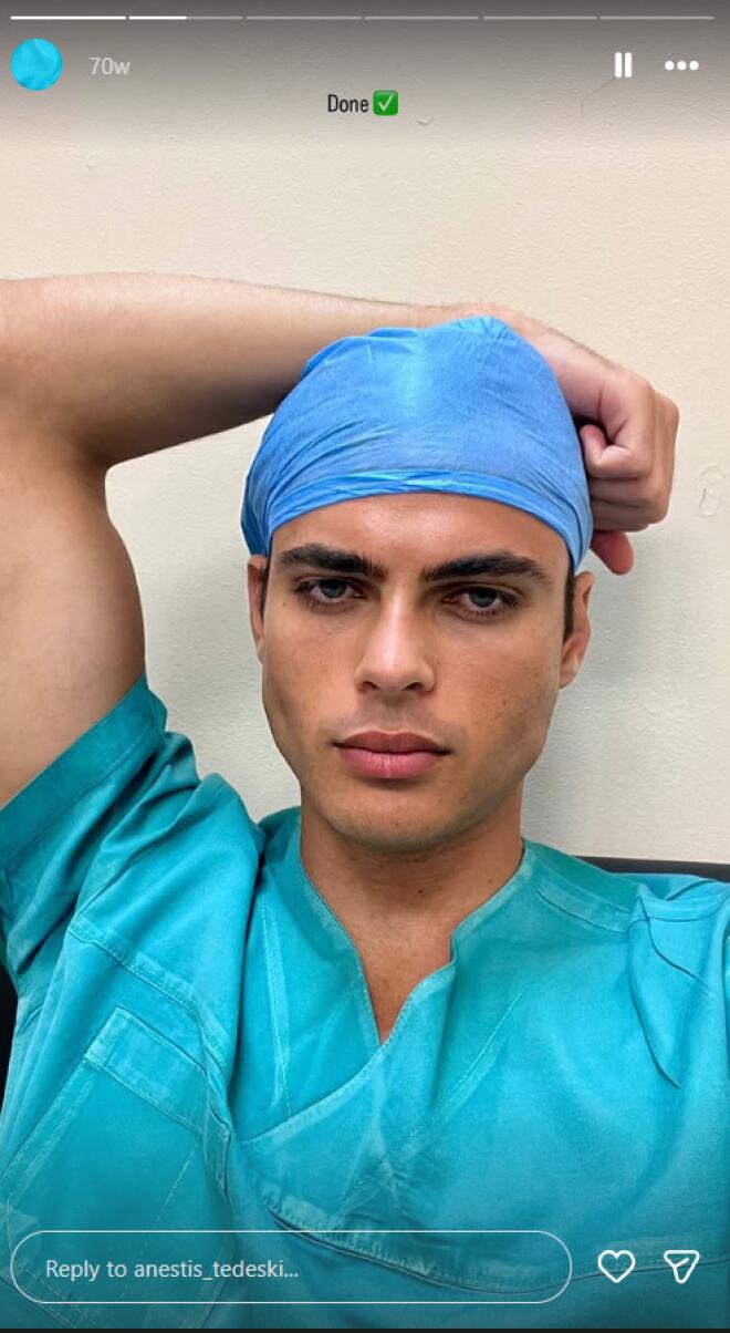 Αίσθηση προκαλούν και τα highlights του λογαριασμού του, όπου ο Ανέστης έχει επιλέξει να κρατήσει ακόμη και στιγμές από νοσοκομείο.