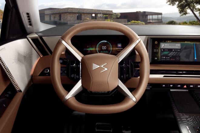 DS Ν°8: Η ναυαρχίδα στην Ελλάδα - Τιμές 