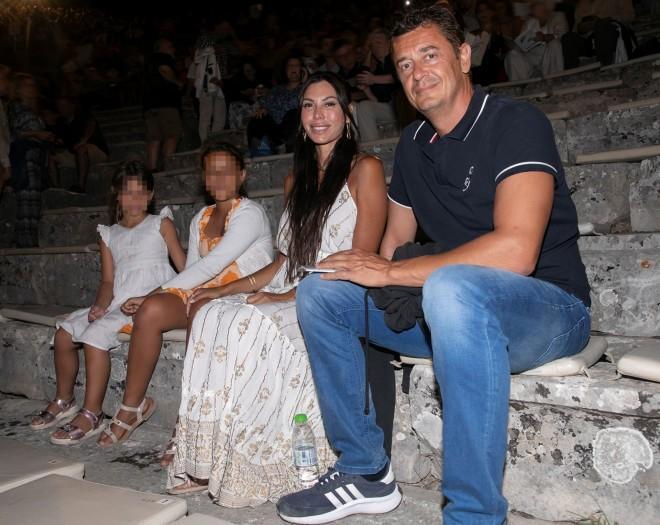 Ο Αντώνης Σρόιτερ με τη σύζυγο του Ιωάννα Μπούκη και τις κόρες τους Παυλίνα & Νάντια /Φωτογραφία NDP Photo Agency