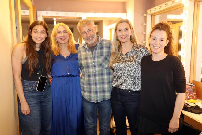 14/10/25: Φωτεινή Αθερίδου- Σμαράγδα Καρύδη- Θοδωρής Αθερίδης- Βίκυ Βολιώτη- Πέγκυ Τρικαλιώτη/ NDP ΕΛΛΗ ΠΟΥΠΟΥΛΙΔΟΥ