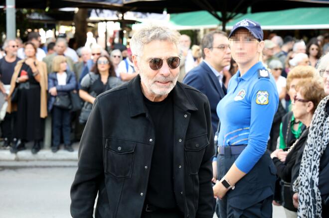 Θοδωρής Αθερίδης στην κηδεία του Διονύση Σαββόπουλου/ NDP