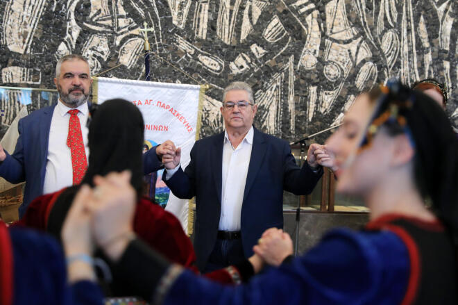 Τα κάλαντα στον Δημήτρη Κουτσούμπα 1