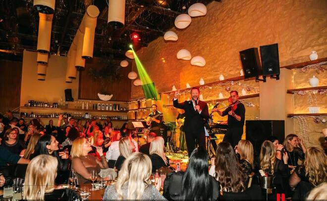 Κώστας Καραφώτης: Σε φουλ εορταστικό πρόγραμμα μαζί με τη Ματθαία Σπιταδάκη