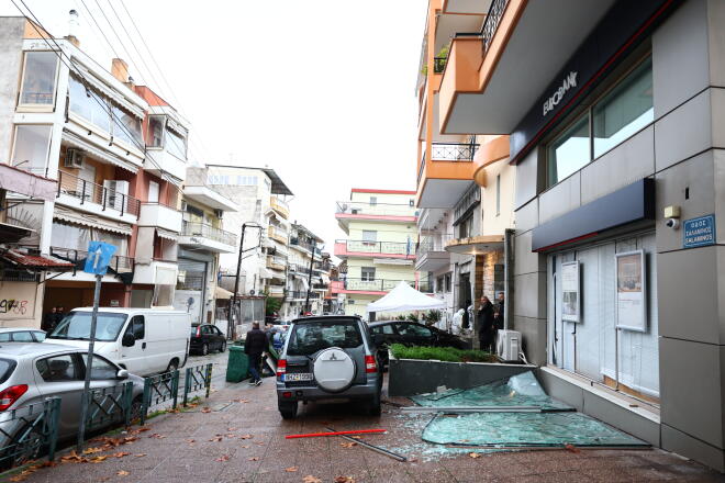 Χάος στο σημείο της έκρηξης στον Εύοσμο 