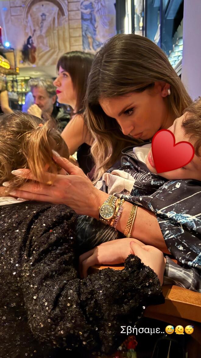 Η οικογενειακή φωτογραφία που μοιράστηκε η Αθηνά Οικονομάκου