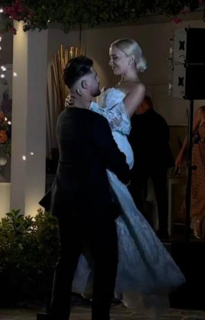 Οι γάμοι της χρονιάς 2025: Τα διάσημα ζευγάρια που παντρεύτηκαν φέτος