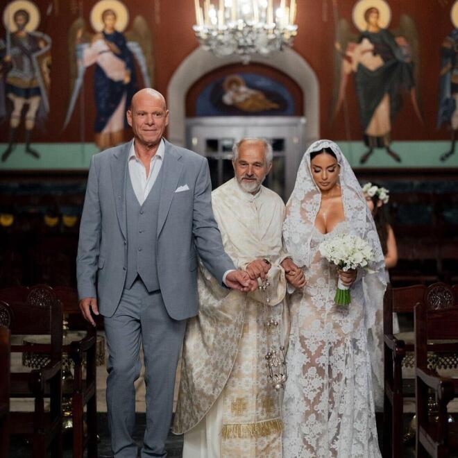 Οι γάμοι της χρονιάς 2025: Τα διάσημα ζευγάρια που παντρεύτηκαν φέτος