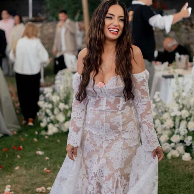 Οι γάμοι της χρονιάς 2025: Τα διάσημα ζευγάρια που παντρεύτηκαν φέτος