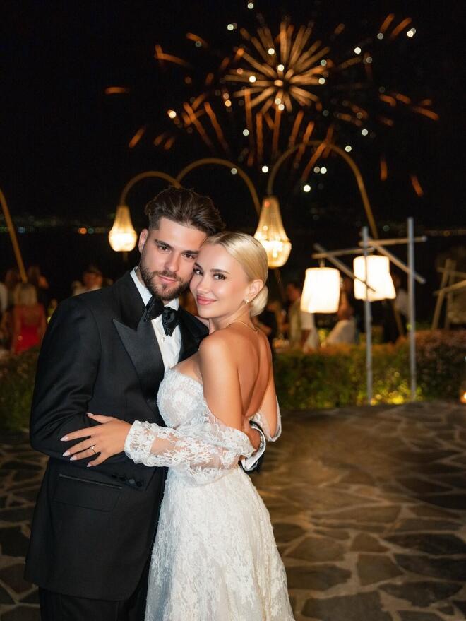 Οι γάμοι της χρονιάς 2025: Τα διάσημα ζευγάρια που παντρεύτηκαν φέτος