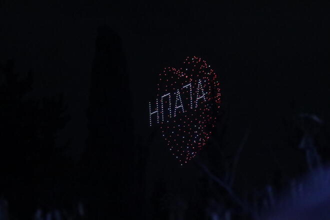 Με γλέντι, drones & πυροτεχνήματα η αλλαγή του χρόνου σε Αθήνα -Θεσσαλονίκη