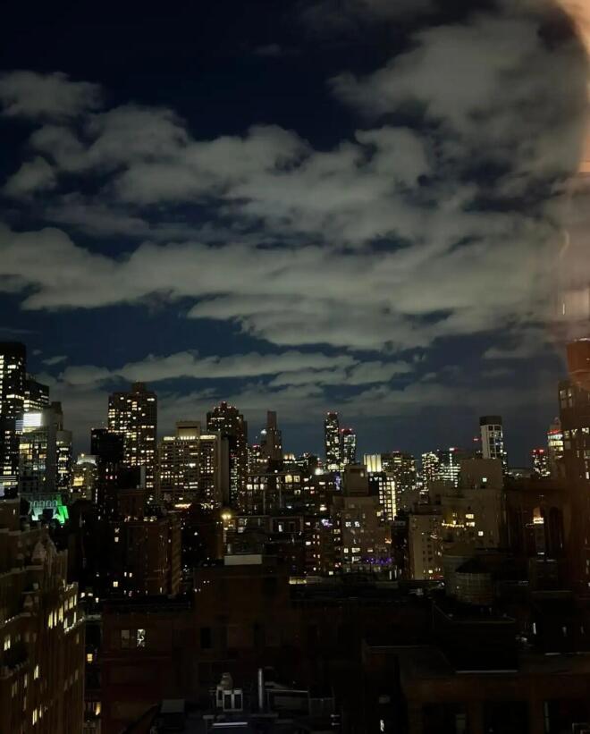 Φαίη Σκορδά: Έστειλε ευχές για καλή χρονιά από τη Νέα Υόρκη!