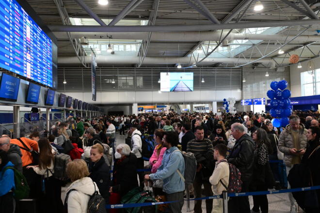 Κόσμος στο αεροδρόμιο μετά τις αναβολές πτήσεων