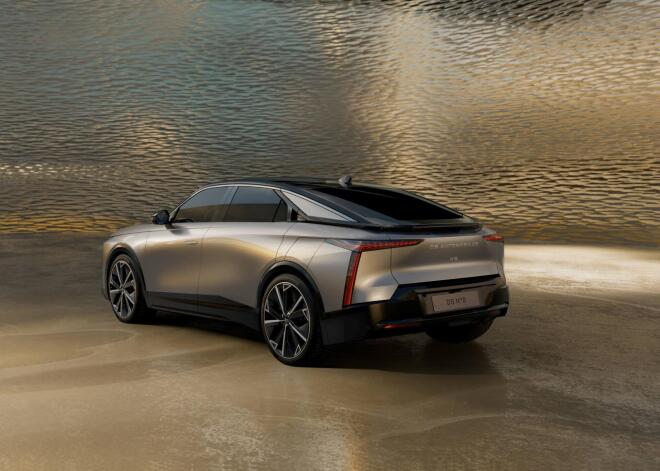 DS N°8: Με προεδρικό εξοπλισμό 