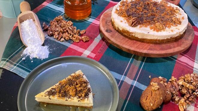 Cheesecake με μελομακάρονα