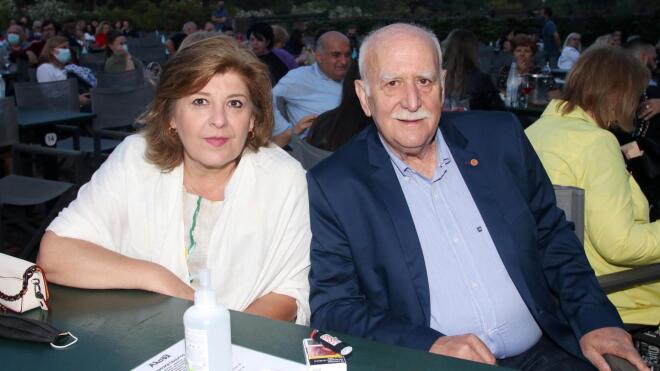 Ο Γιώργος Παπαδάκης με τη σύζυγό του Τίνα Παπαδέλη