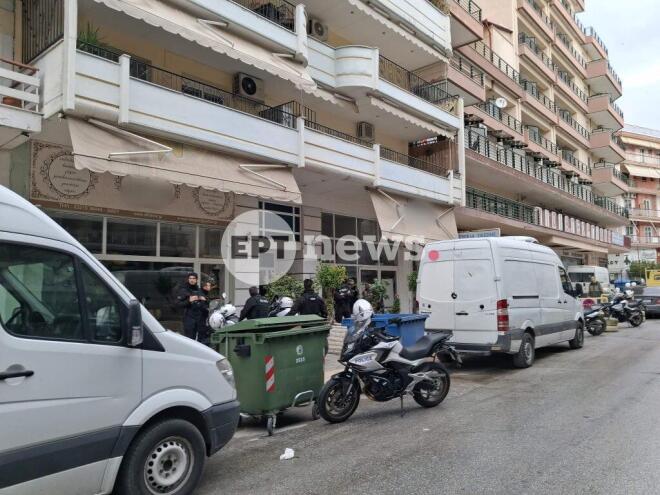 Τραγωδία στις Σέρρες, όπου ένας 17χρονος βρέθηκε σήμερα το πρωί νεκρός στο υπόγειο του σπιτιού του. 